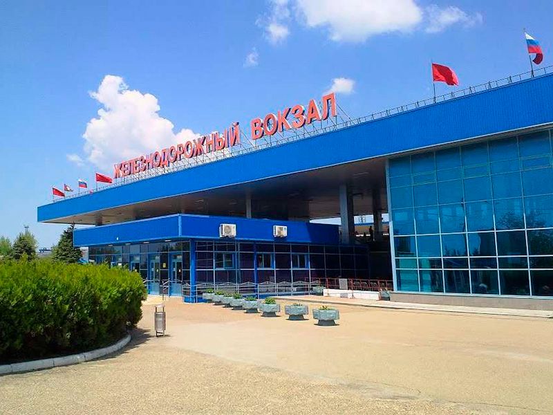 Фасад железнодорожного вокзала Анапы